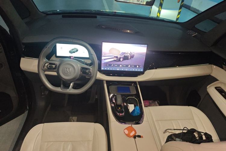 Used Zeekr 009 2024 7-Seater Aisle Version 108 kWh Center Console