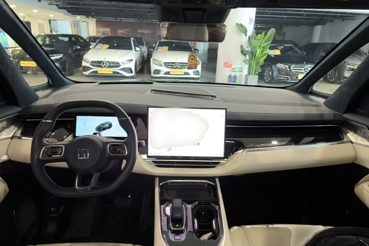 Used Zeekr 009 2024 Six-Seat Executive Version 4WD 108 kWh Center Console