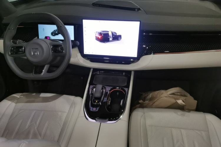 Used Zeekr 009 2024 7-Seater Walk-Through Version Four-Wheel Drive 108 kWh Center Console