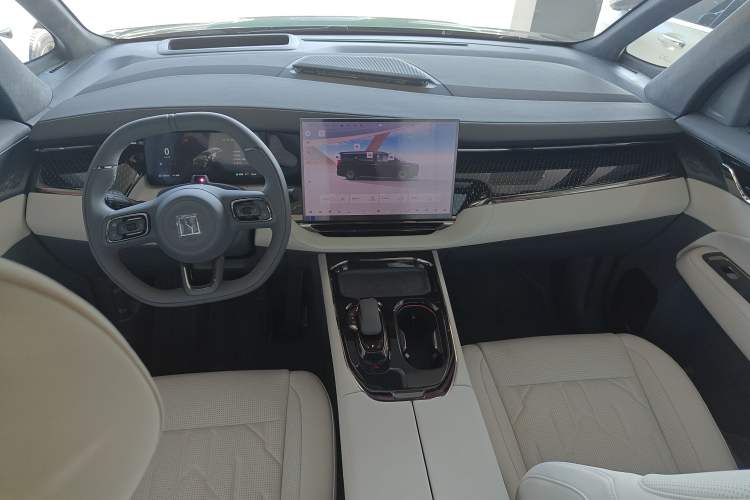 Used Zeekr 009 2024 7-Seater Aisle Version 108 kWh Center Console