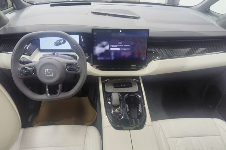 Used Zeekr 009 2024 Six-Seat Executive Version 4WD 108 kWh Center Console