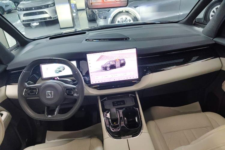 Used Zeekr 009 2024 Six-Seat Executive Version 4WD 108 kWh Center Console