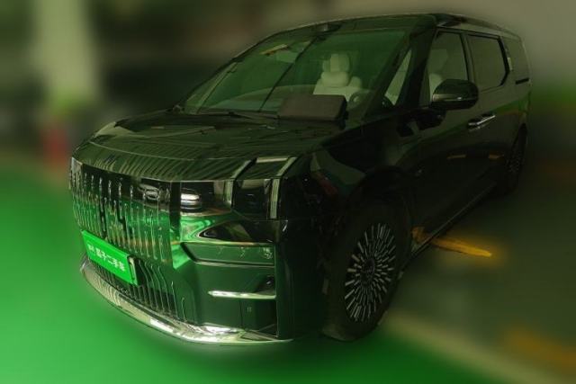 Used Zeekr 009 2024 7-Seater Walk-Through Version Four-Wheel Drive 108 kWh