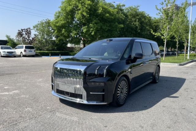Used Zeekr 009 2024 7-Seater Aisle Version 108 kWh