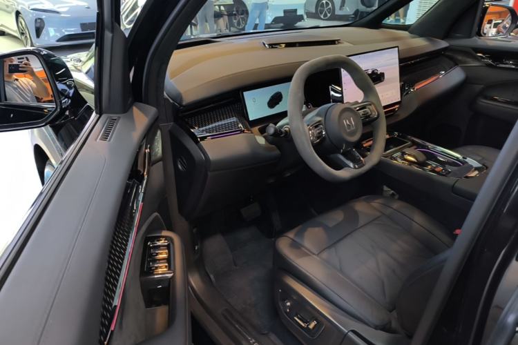Used Zeekr 009 2024 Six-Seat Executive Version 4WD 108 kWh Driver Seat