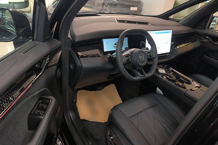 Used Zeekr 009 2024 7-Seater Aisle Version 108 kWh Driver Seat