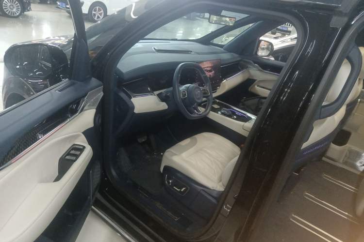 Used Zeekr 009 2024 7-Seater Walk-Through Version Four-Wheel Drive 108 kWh Driver Seat