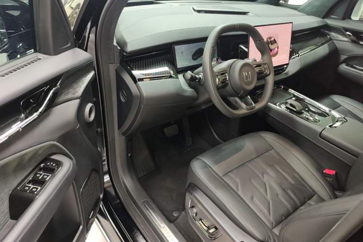 Used Zeekr 009 2024 7-Seater Walk-Through Version Four-Wheel Drive 108 kWh Driver Seat