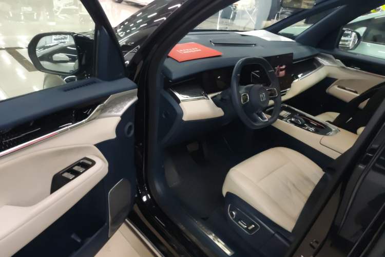 Used Zeekr 009 2024 7-Seater Aisle Version 108 kWh Driver Seat