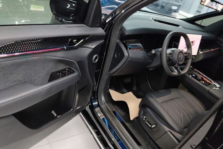 Used Zeekr 009 2024 7-Seater Aisle Version 108 kWh Driver Seat