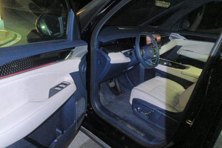 Used Zeekr 009 2024 Six-Seat Executive Version 4WD 108 kWh Driver Seat