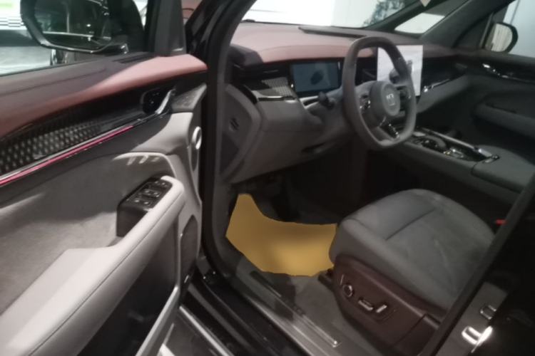 Used Zeekr 009 2024 7-Seater Walk-Through Version Four-Wheel Drive 108 kWh Driver Seat