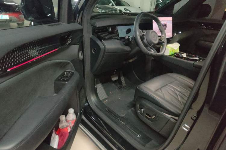 Used Zeekr 009 2024 Six-Seat Executive Version 4WD 108 kWh Driver Seat