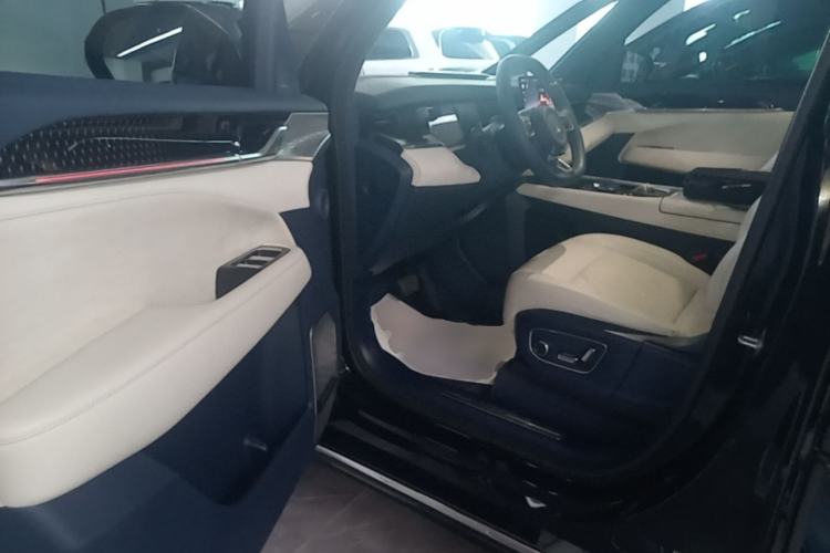 Used Zeekr 009 2024 Six-Seat Executive Version 4WD 108 kWh Driver Seat