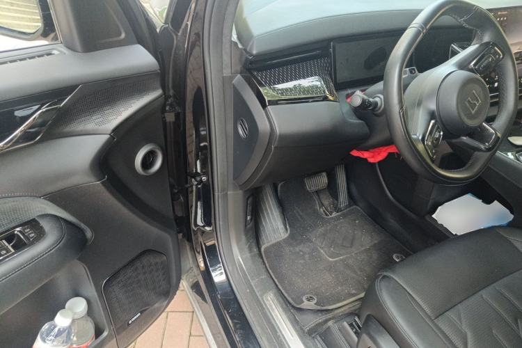 Used Zeekr 009 2024 Six-Seat Executive Version 4WD 108 kWh Driver Seat