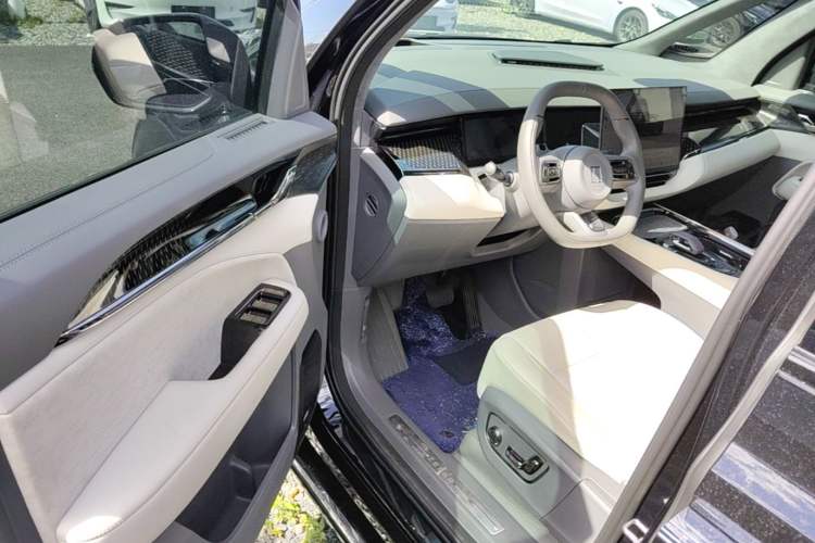 Used Zeekr 009 2024 7-Seater Walk-Through Version Four-Wheel Drive 108 kWh Driver Seat