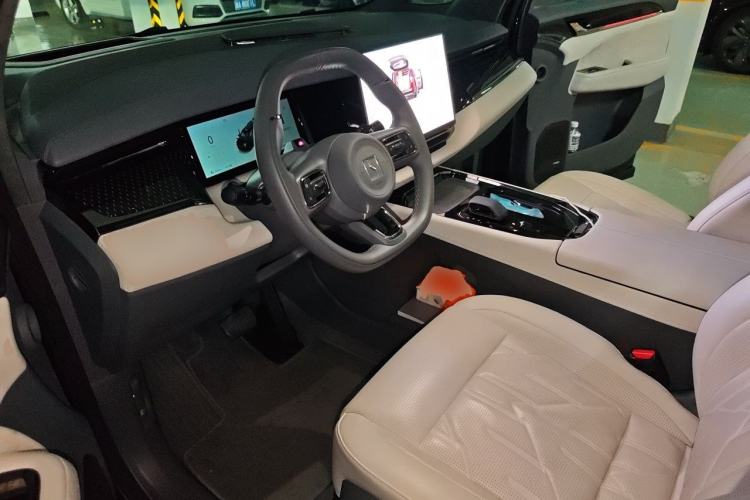 Used Zeekr 009 2024 7-Seater Aisle Version 108 kWh Driver Seat