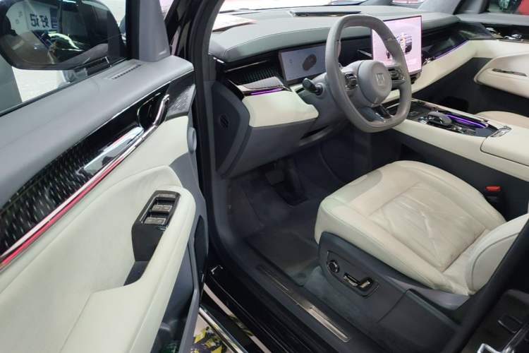Used Zeekr 009 2024 Six-Seat Executive Version 4WD 108 kWh Driver Seat