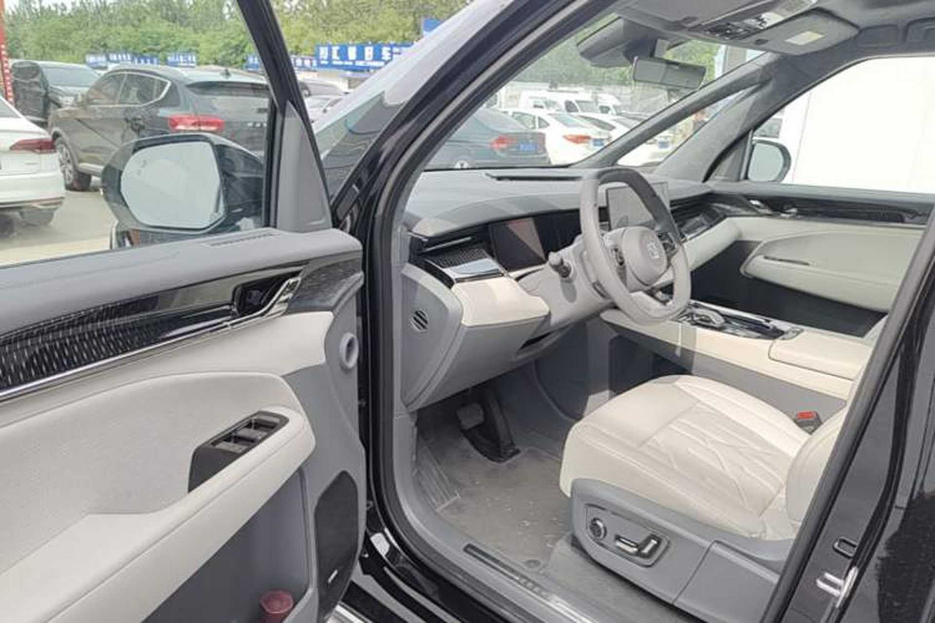 Used Zeekr 009 2024 7-Seater Aisle Version 108 kWh Driver Seat