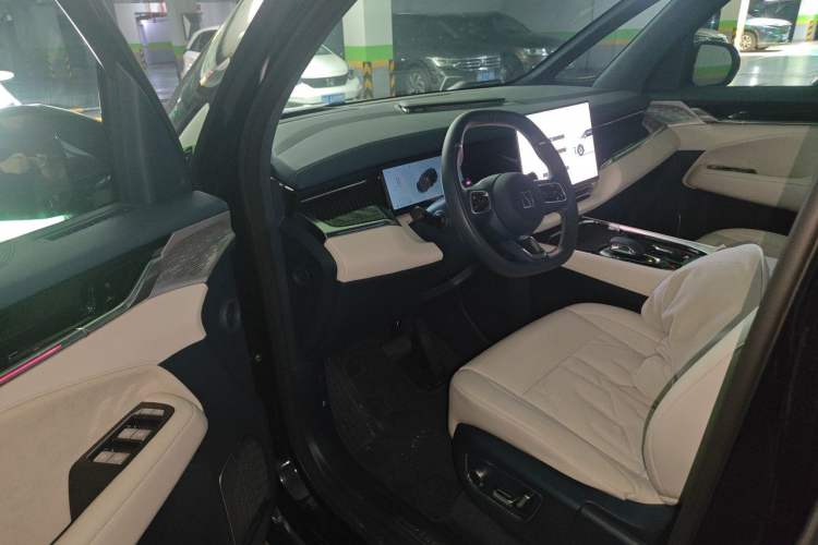 Used Zeekr 009 2024 7-Seater Walk-Through Version Four-Wheel Drive 108 kWh Driver Seat