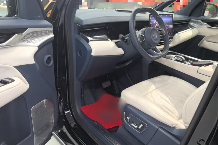 Used Zeekr 009 2024 7-Seater Walk-Through Version Four-Wheel Drive 108 kWh Driver Seat