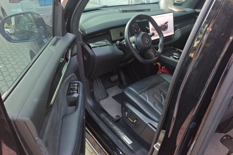 Used Zeekr 009 2024 7-Seater Aisle Version 108 kWh Driver Seat