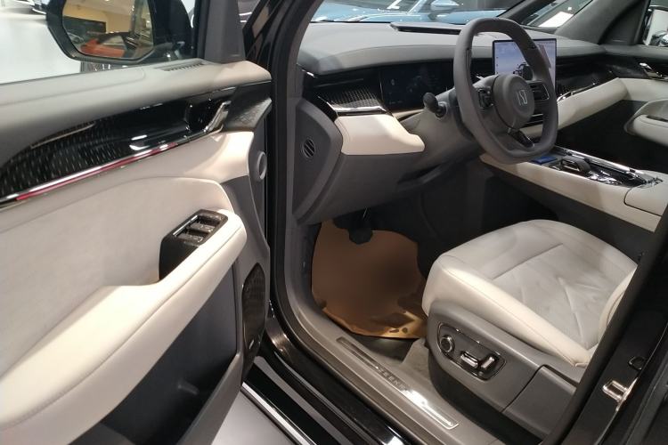 Used Zeekr 009 2024 Six-Seat Executive Version 4WD 108 kWh Driver Seat