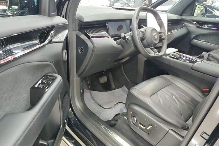 Used Zeekr 009 2024 Six-Seat Executive Version 4WD 108 kWh Driver Seat