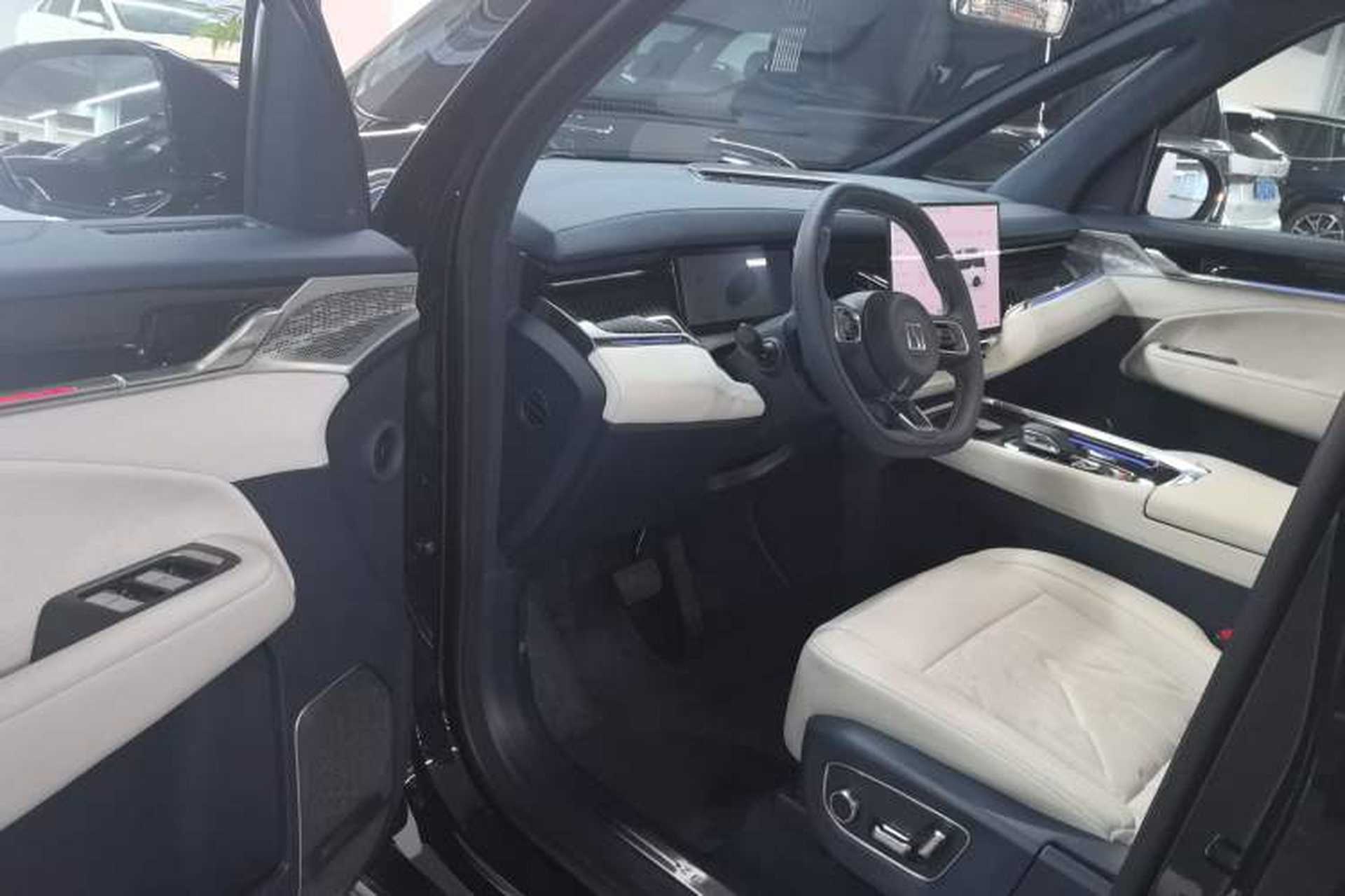 Used Zeekr 009 2024 7-Seater Walk-Through Version Four-Wheel Drive 108 kWh Driver Seat
