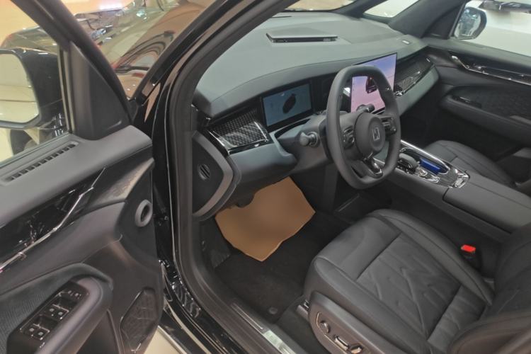 Used Zeekr 009 2024 Six-Seat Executive Version 4WD 108 kWh Driver Seat