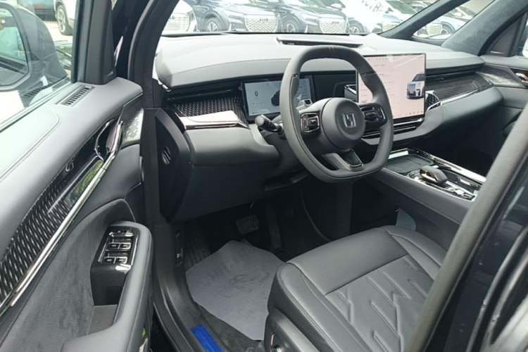 Used Zeekr 009 2024 7-Seater Aisle Version 108 kWh Driver Seat