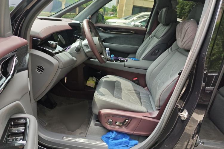 Used Zeekr 009 2024 7-Seater Aisle Version 108 kWh Driver Seat