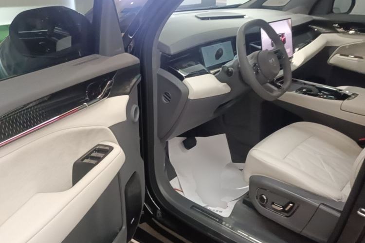 Used Zeekr 009 2024 Six-Seat Executive Version 4WD 108 kWh Driver Seat