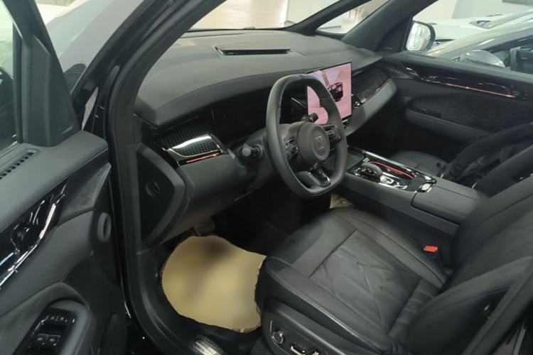 Used Zeekr 009 2024 7-Seater Walk-Through Version Four-Wheel Drive 108 kWh Driver Seat