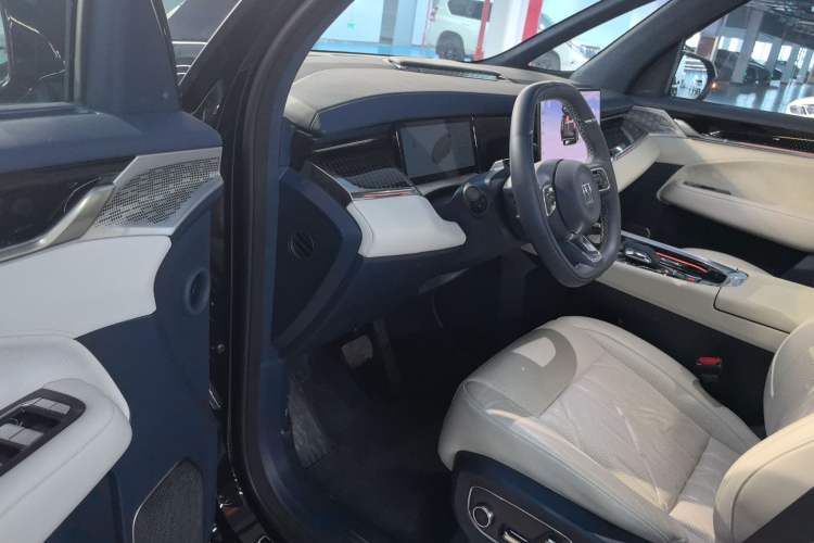 Used Zeekr 009 2024 7-Seater Walk-Through Version Four-Wheel Drive 108 kWh Driver Seat