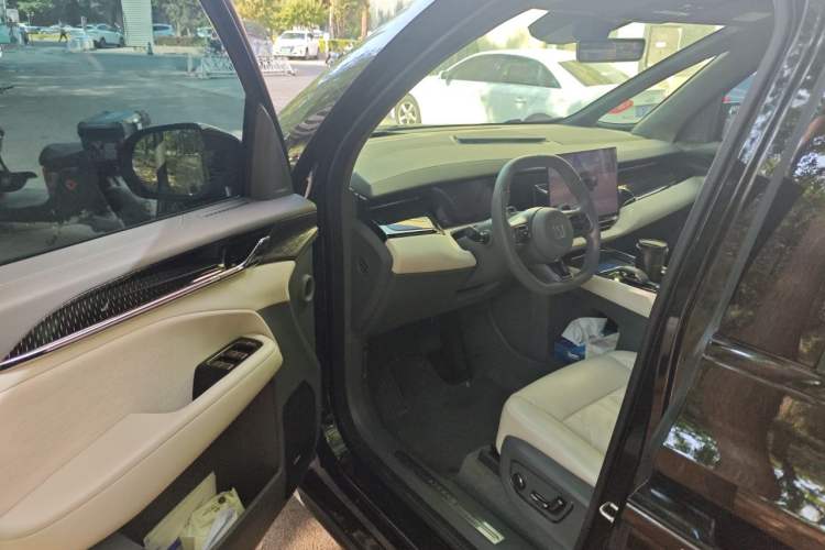 Used Zeekr 009 2024 Six-Seat Executive Version 4WD 108 kWh Driver Seat
