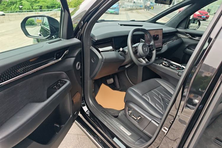 Used Zeekr 009 2024 7-Seater Aisle Version 108 kWh Driver Seat