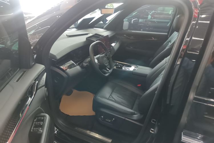 Used Zeekr 009 2024 7-Seater Aisle Version 108 kWh Driver Seat