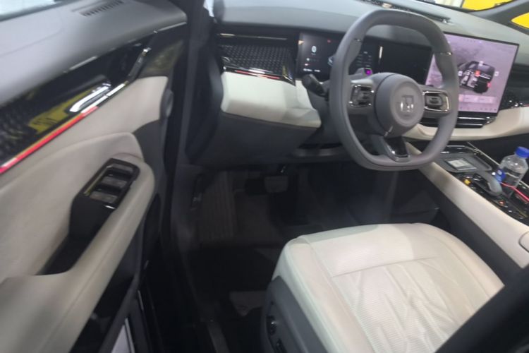 Used Zeekr 009 2024 Six-Seat Executive Version 4WD 108 kWh Driver Seat