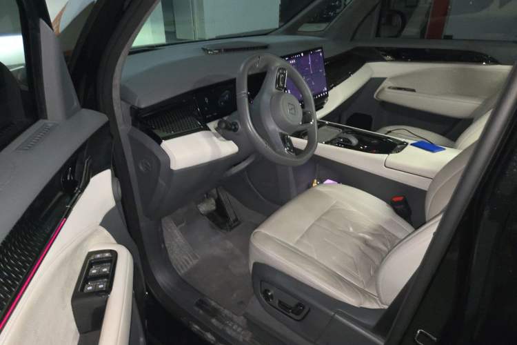 Used Zeekr 009 2024 7-Seater Aisle Version 140 kWh Driver Seat