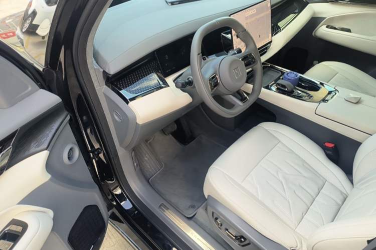 Used Zeekr 009 2024 7-Seater Walk-Through Version Four-Wheel Drive 108 kWh Driver Seat
