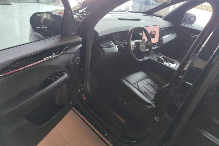 Used Zeekr 009 2024 7-Seater Walk-Through Version Four-Wheel Drive 108 kWh Driver Seat
