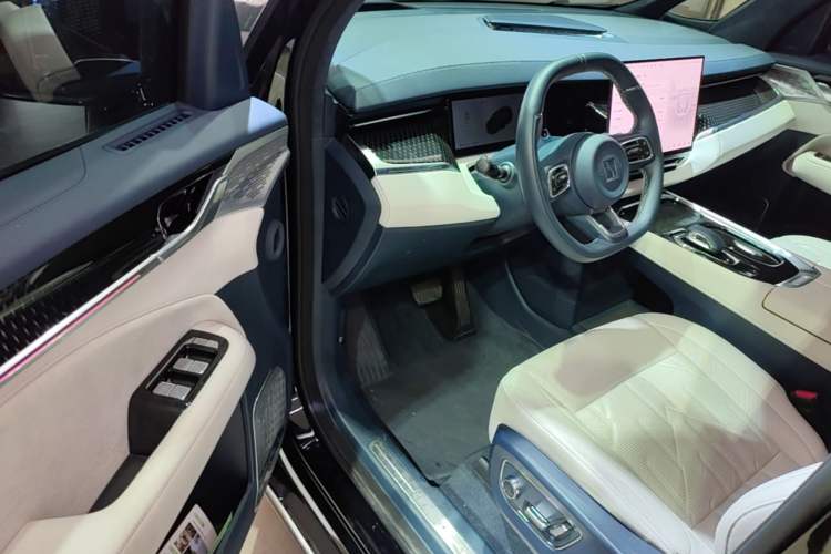 Used Zeekr 009 2024 Six-Seat Executive Version 4WD 108 kWh Driver Seat