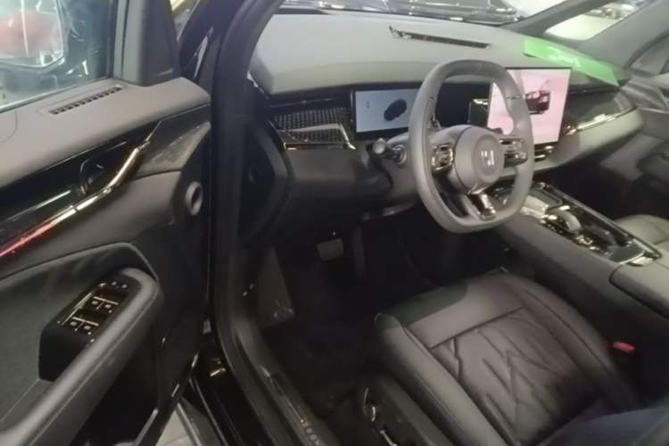 Used Zeekr 009 2024 7-Seater Walk-Through Version Four-Wheel Drive 108 kWh Driver Seat