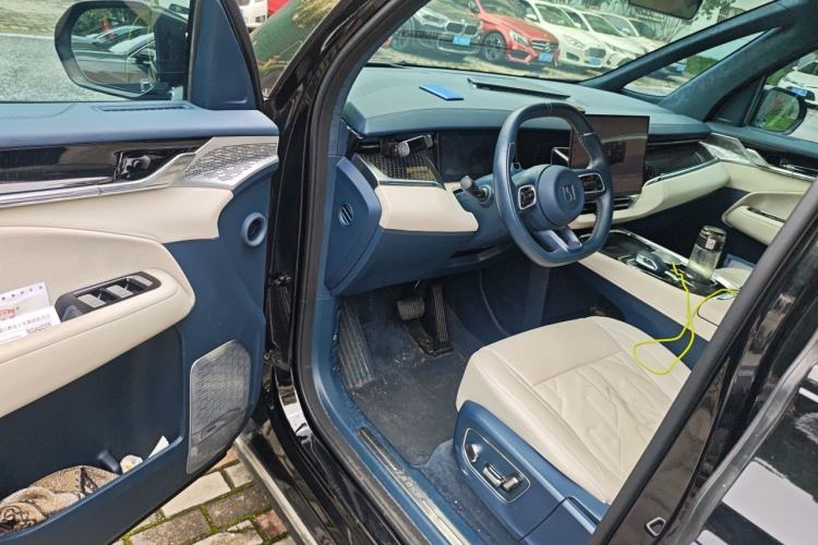 Used Zeekr 009 2024 7-Seater Aisle Version 108 kWh Driver Seat