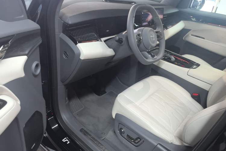 Used Zeekr 009 2024 7-Seater Walk-Through Version Four-Wheel Drive 108 kWh Driver Seat