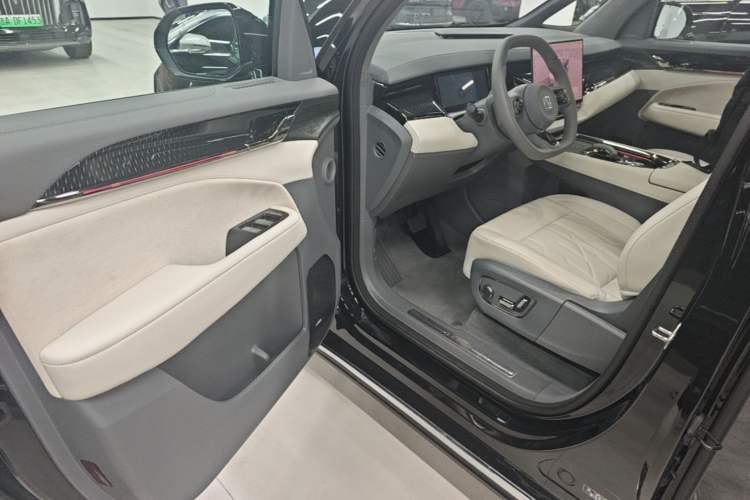 Used Zeekr 009 2024 7-Seater Walk-Through Version Four-Wheel Drive 108 kWh Driver Seat
