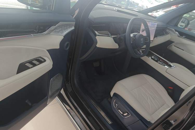 Used Zeekr 009 2024 Six-Seat Executive Version 4WD 108 kWh Driver Seat