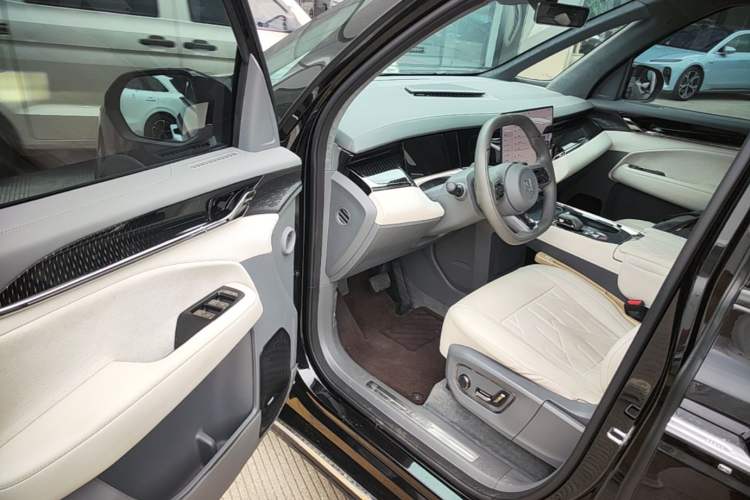 Used Zeekr 009 2024 Six-Seat Executive Version 4WD 108 kWh Driver Seat