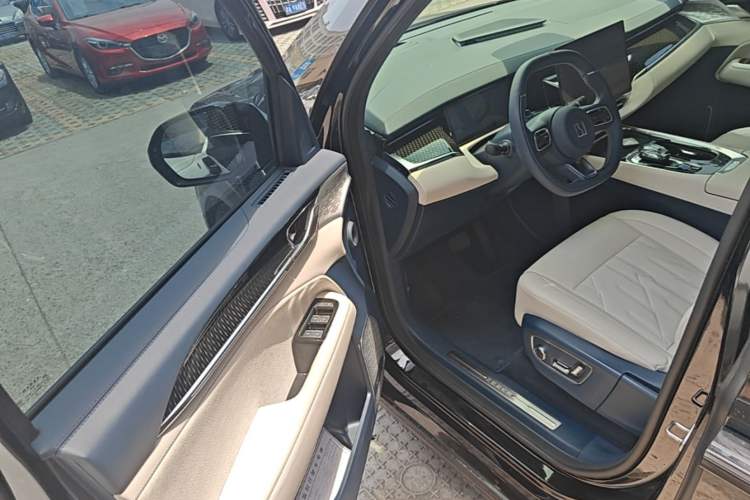 Used Zeekr 009 2024 Six-Seat Executive Version 4WD 108 kWh Driver Seat